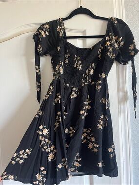 American Eagle Outfitters Black Daisy Print Mini Dress